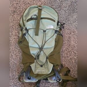 The North Face Trail Lite 12 Backpack - Olive Green